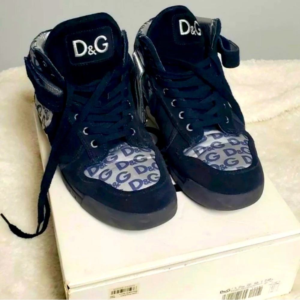 Dolce & Gabbana sneakers 9, blue navy suede. Good condition.
